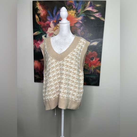 Abercrombie & Fitch NWOT Cropped Fuzzy Soft Sweater Vest Houndstooth Tan Size M - Picture 3 of 10